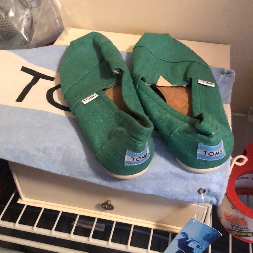 TOMS shoes